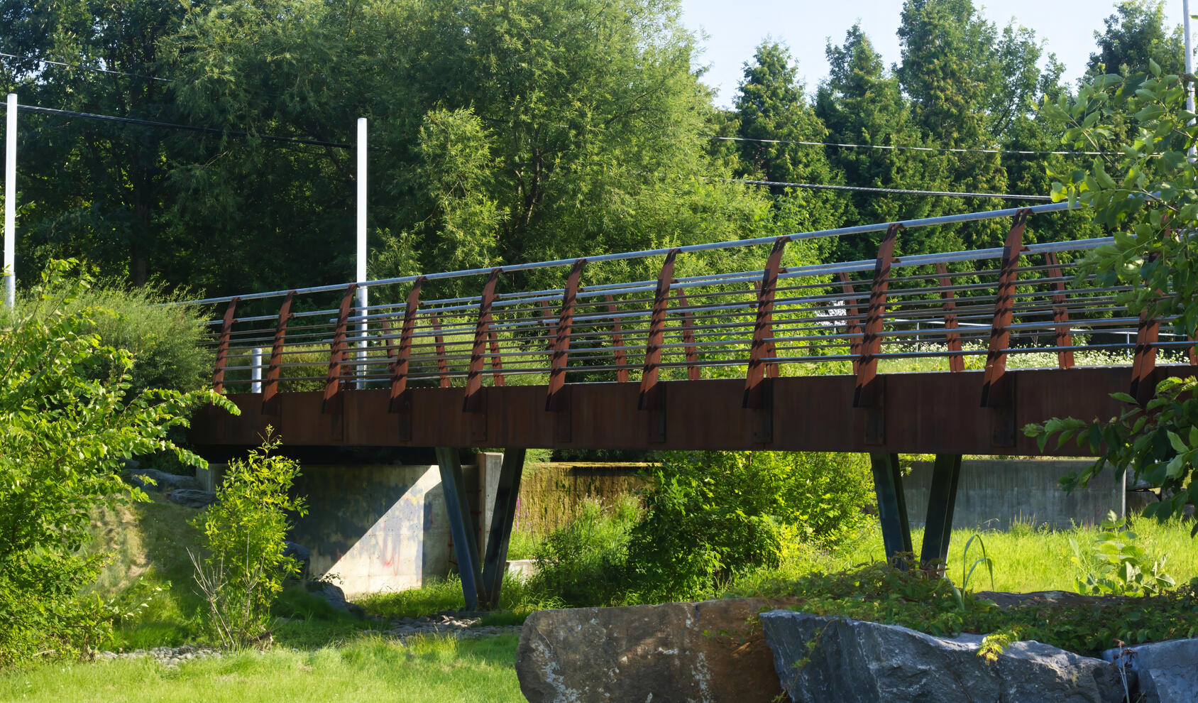 Pont Pietonnier Boucherville Bassin Axe Bleu-Vert Passerelle et belvédères multiples