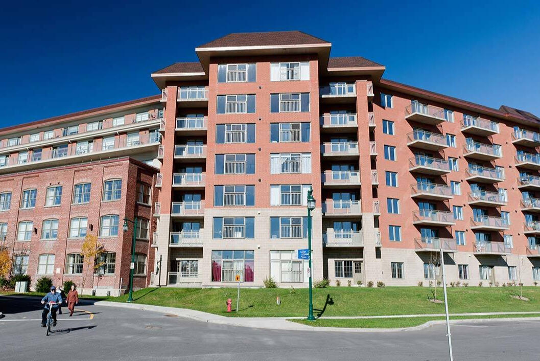 Sage au Piano Bâtiment de béton armé et d&#39;acier 320 000 pi²